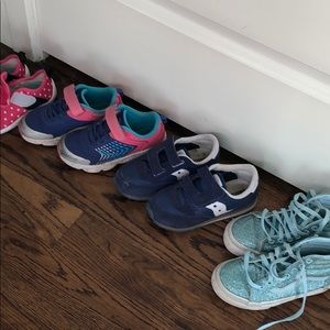 Lots of girls shoes size 10-11
